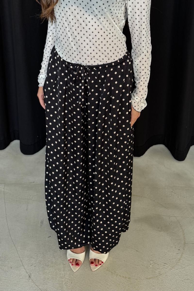 Continue - Bukser - Fanny Dot Pant - Black Dot (Levering midt november)